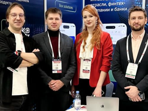 Команда Rocket Tech на стенде PLUS Galaxy Award