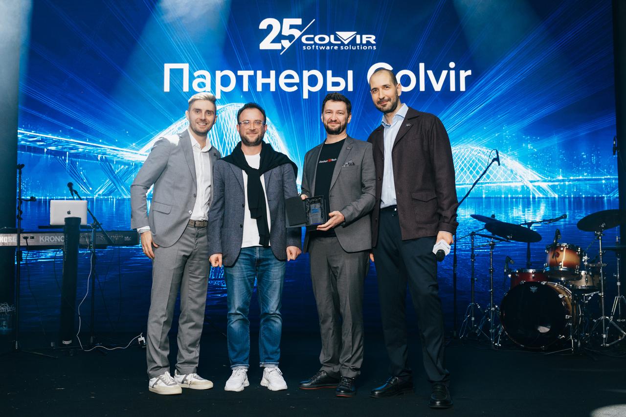 Роман Надеин, CEO Rocket Tech, и Александр Дуэль, CBDO Rocket Tech, на конференции Colvir в Туркменистане.